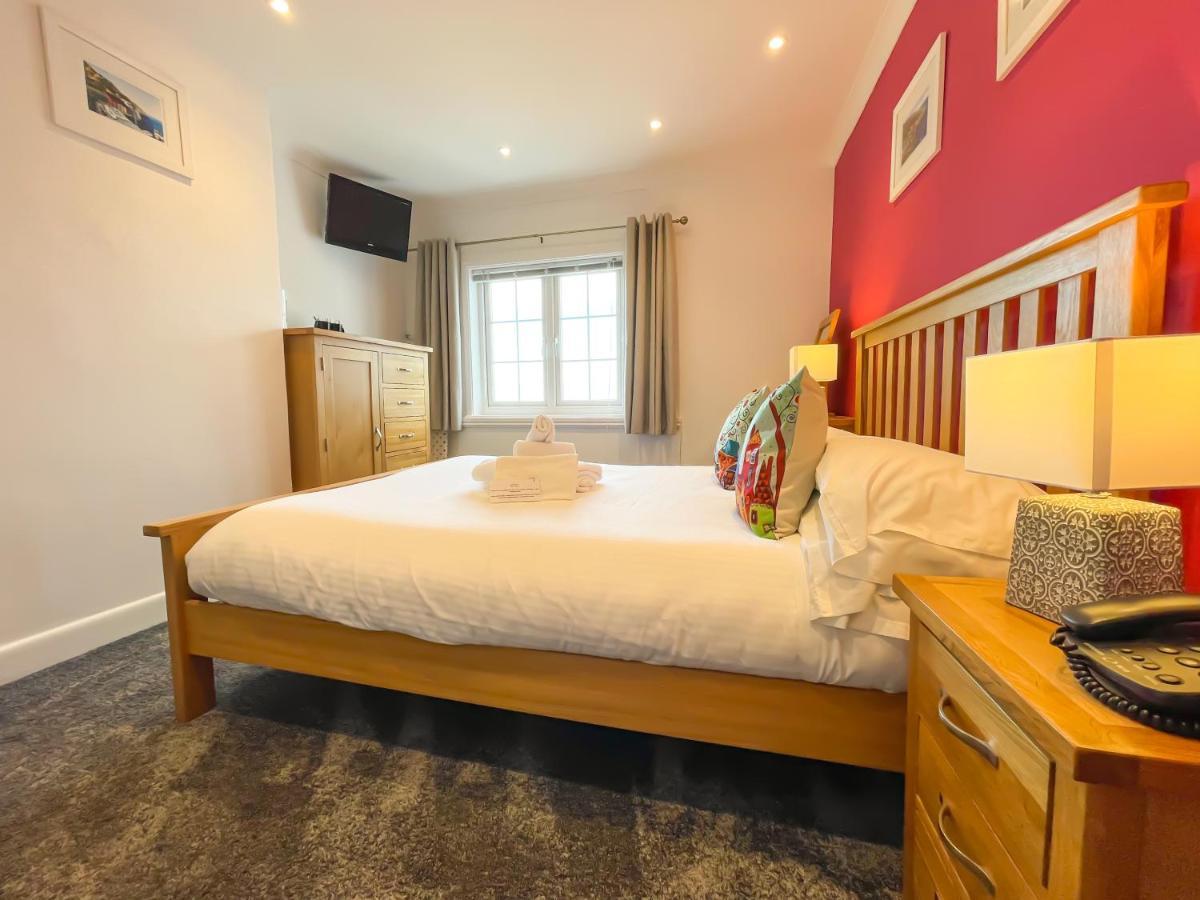 Driftwood Spars 4*