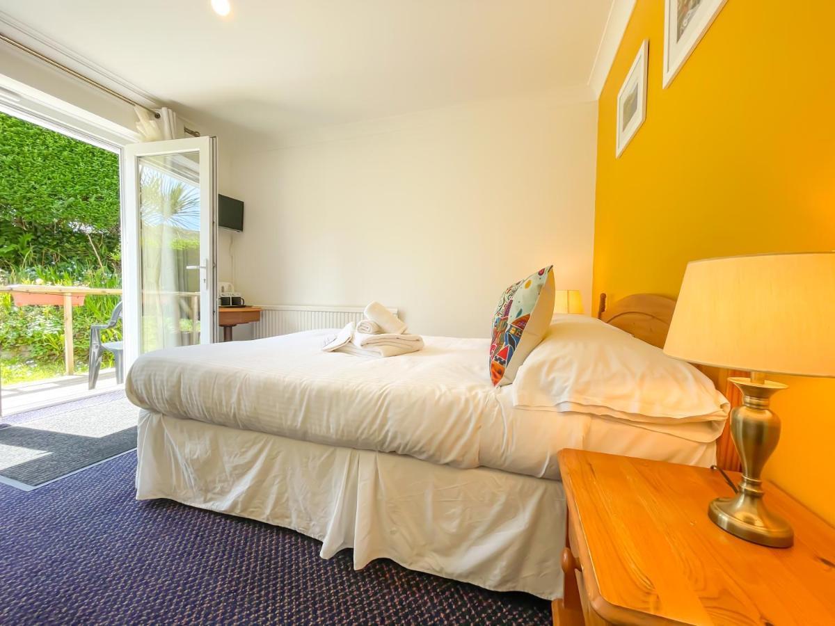 Bed & Breakfast Driftwood Spars