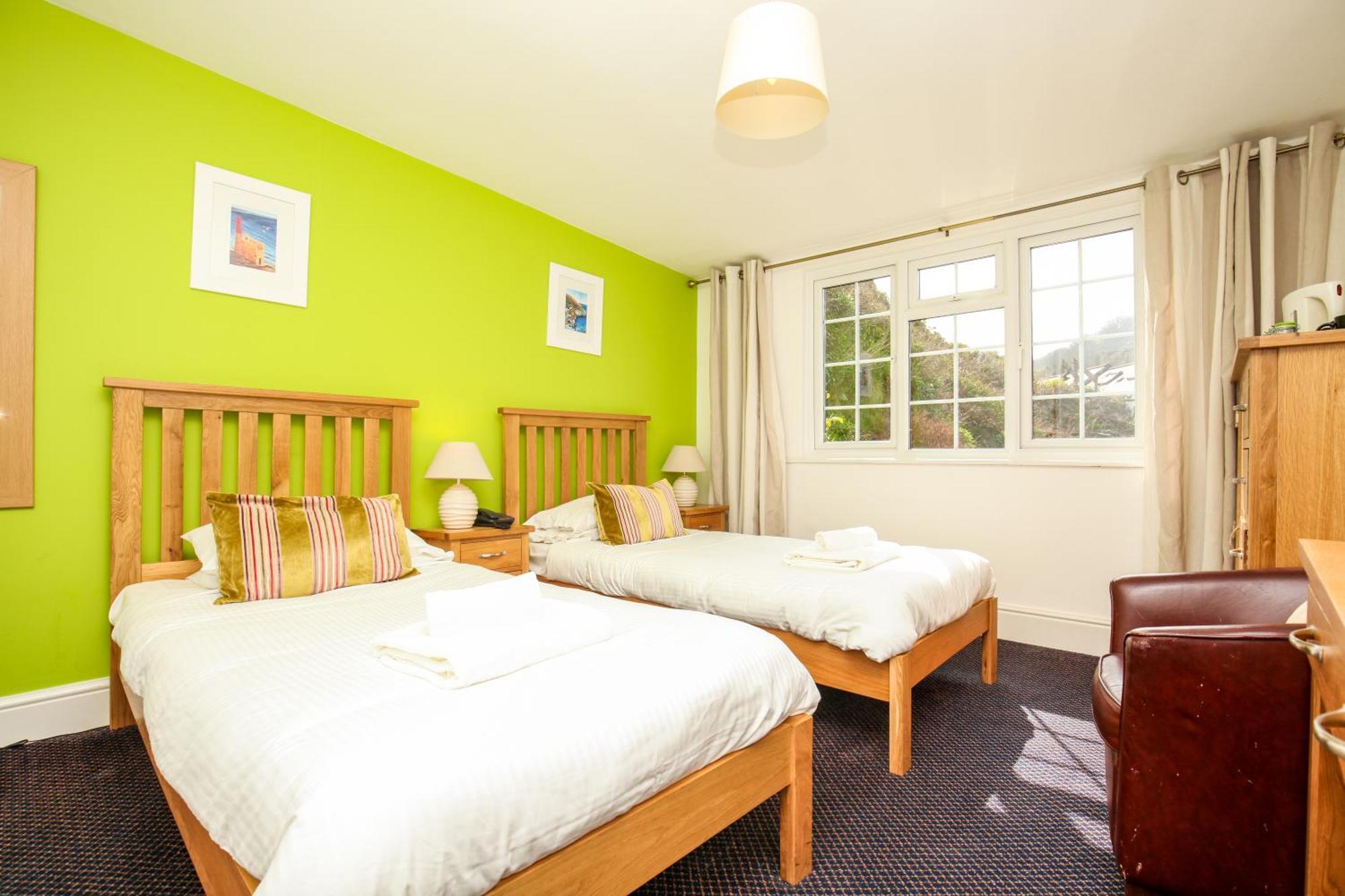 Driftwood Spars 4*