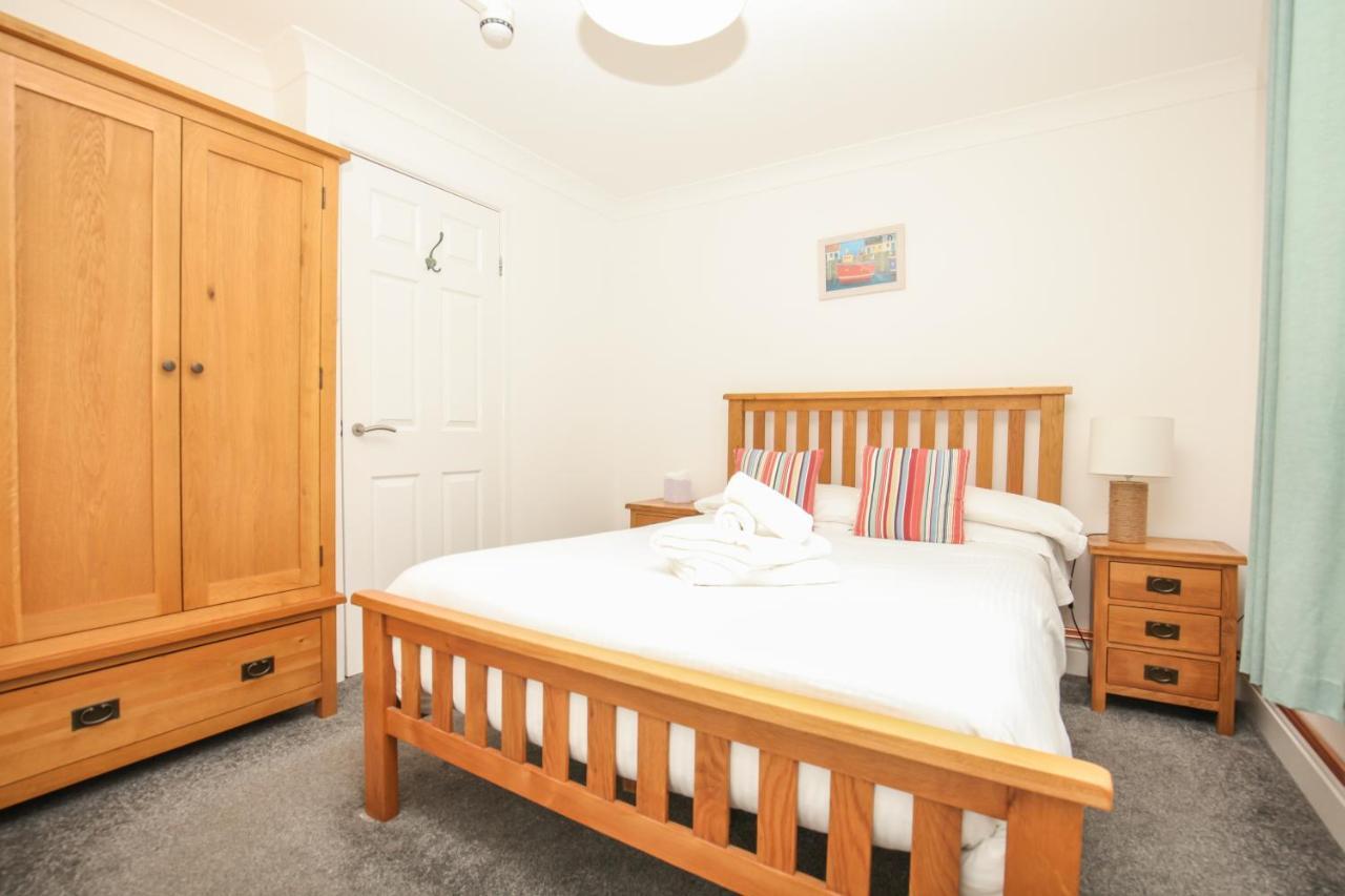 Bed & Breakfast Driftwood Spars